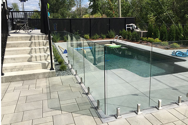 Perfect View Railing used as pool surround